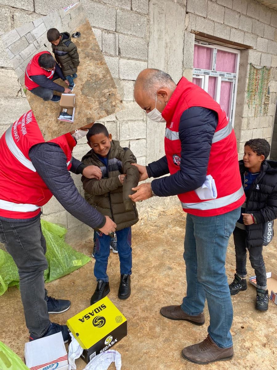 Vefa Ekibi, Harran’da 1000 Çocuğa Kıyafet Yardımında Bulundu