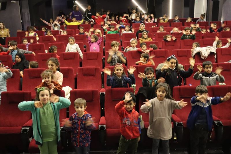 Çocuklar Doru animasyon çizgi filmini izledi
