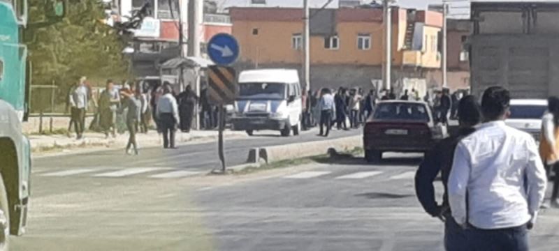 İki ailenin kavgasında taş ve sopalar konuştu
