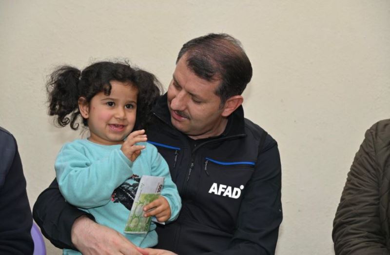 “YARALARIMIZI EL ELE GÖNÜL GÖNÜLE SARIYOR, BİRLİĞİMİZDEN GÜÇ ALIYORUZ”