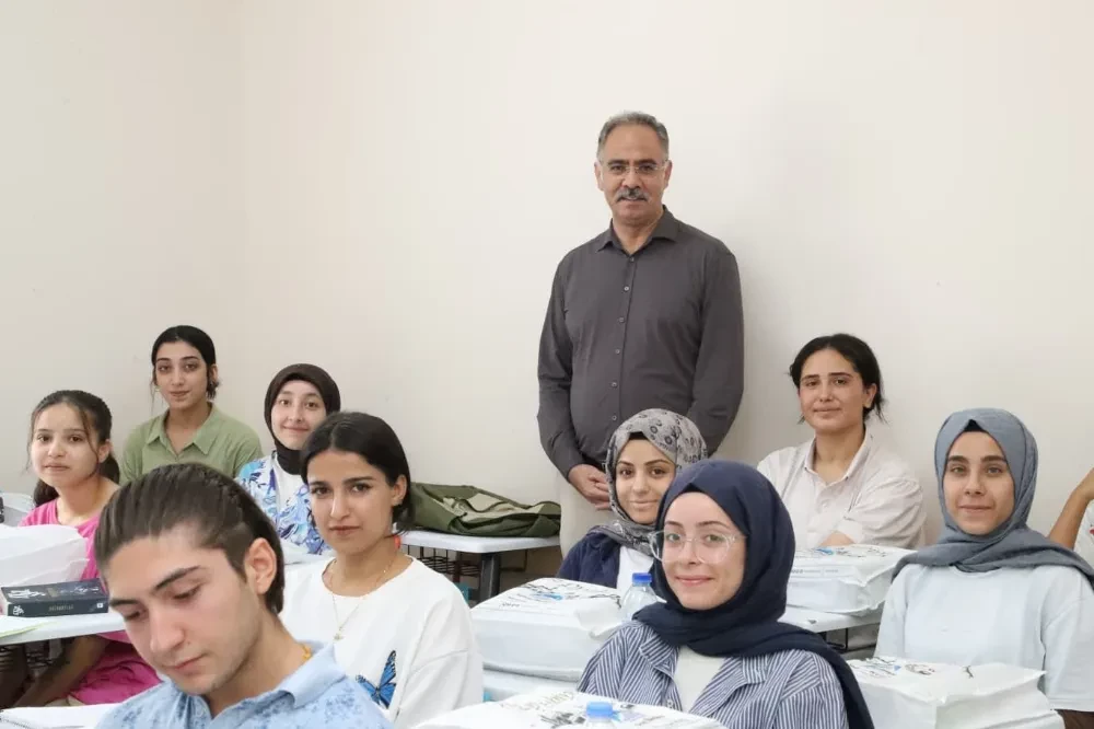 Başkan Mehmet Kuş, Her Türlü Destek Sözü Verdiği Gençlerden Tek Bir Şey İstedi