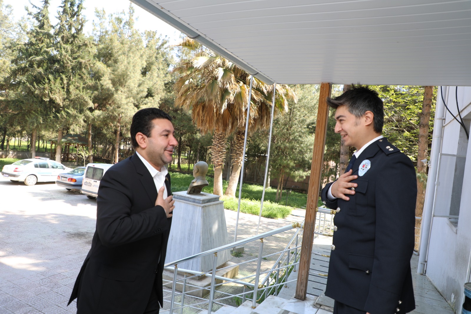 Özyavuz`dan Polislere Tatlı İkramı